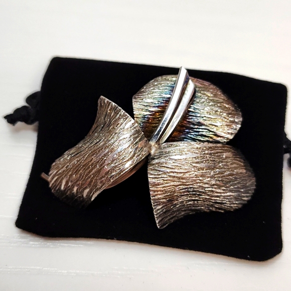 Vintage Kollmar & Jourdan 935 Silver Textured Flower Brooch Pin - Picture 4 of 13